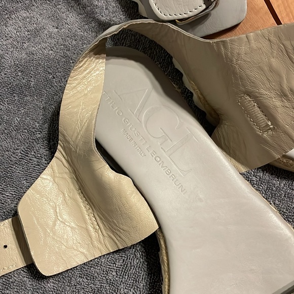 AGL - Attilio Giusti Leombruni Sandals, GRAY, buckle ankle. Size 37.5 / US 7 - Picture 3 of 8